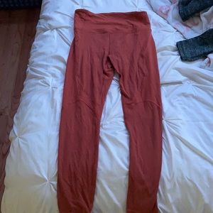 selling a pair of athleta leggings, rise up